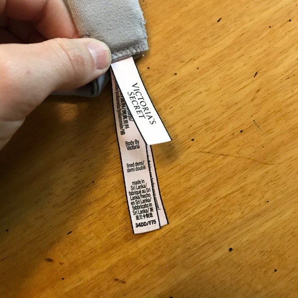 Victoria’s Secret Body by Victoria Bra - Picture 2 of 2